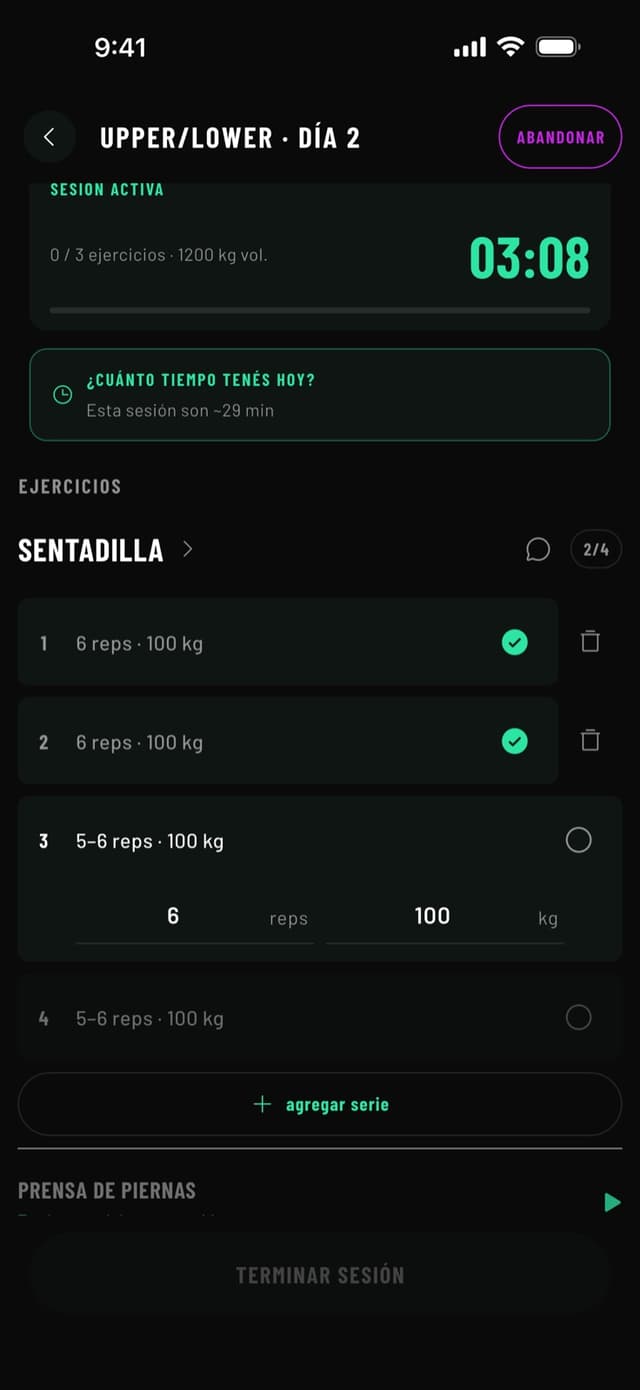Sesión en curso con el cronómetro corriendo, las series de sentadilla ya completadas y la carga y repeticiones de la serie actual